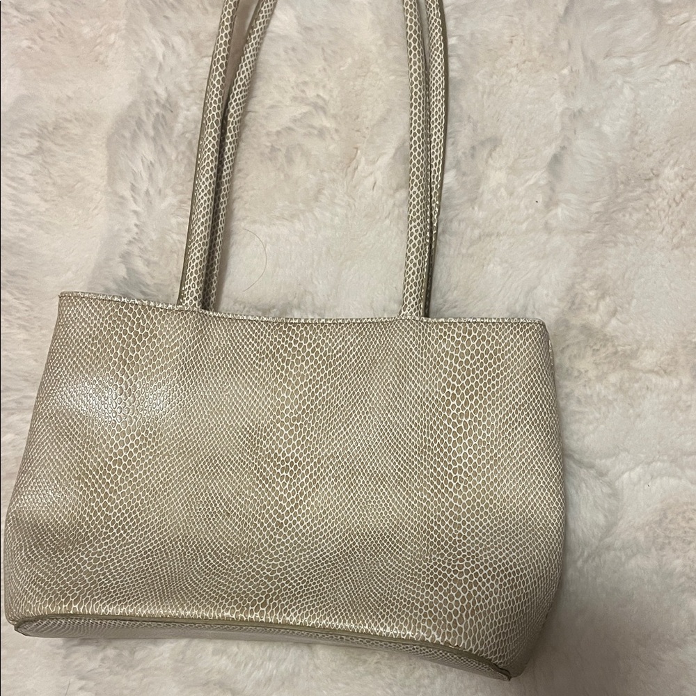 Vintage Bueno white Vinyl Textured Tote Shoulder Bag - Picture 3 of 9